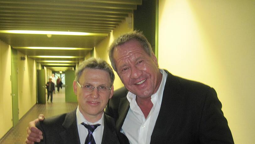 Freude nach dem Freispruch: Hugo Bachmaier (r.) mit Anwalt Peter Guttmann.