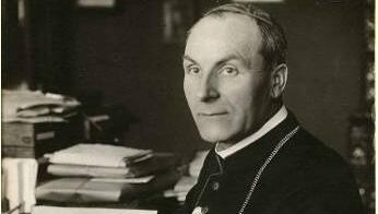 Im Jahre 1917: Michael Faulhaber an seinem Schreibtisch. Im Jahre 1917: Michael Faulhaber an seinem Schreibtisch.