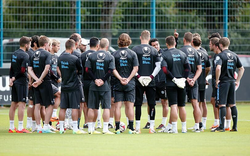 Ricardo Moniz packt an: Bilder von der ersten Trainingseinheit unter dem neuen Trainer.