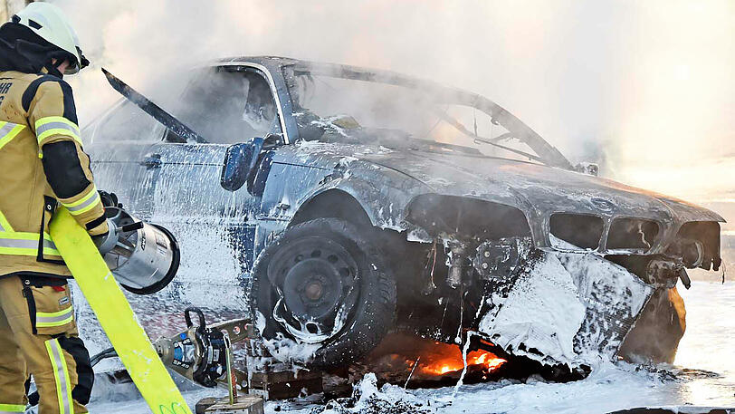 Die Bilder vom spektakulären BMW-Unfall in Gräfelfing.