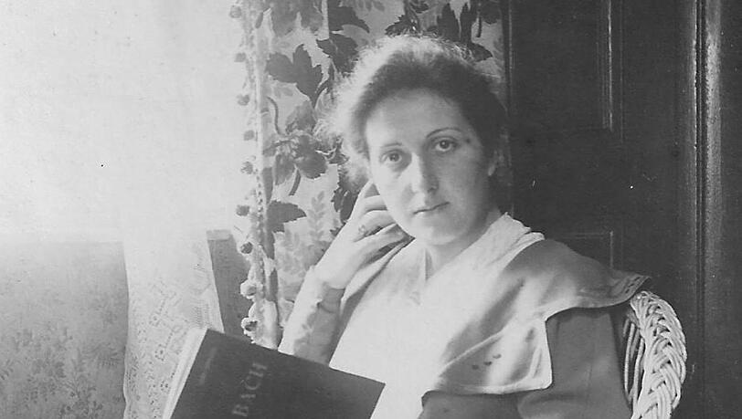 Helene Schweitzer Bresslau (1879-1957) gehörte zu den ersten deutschen Studentinnen. Helene Schweitzer Bresslau (1879-1957) gehörte zu den ersten deutschen Studentinnen.