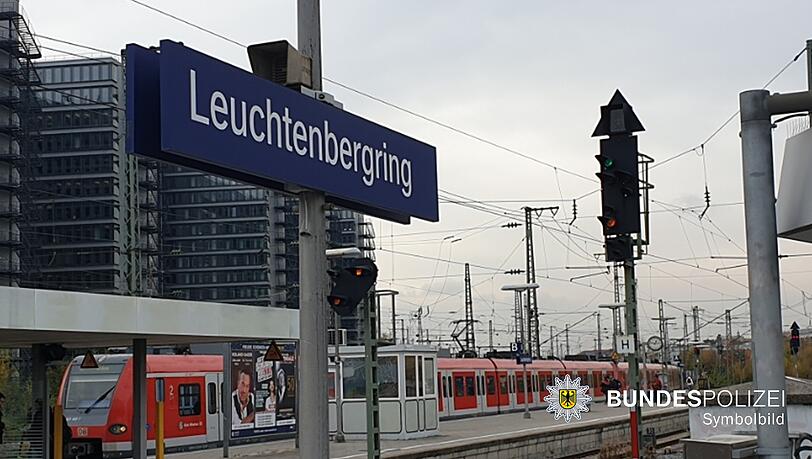 Am Leuchtenbergring hat der Senior den 19-Jährigen attackiert. (Symbolbild)