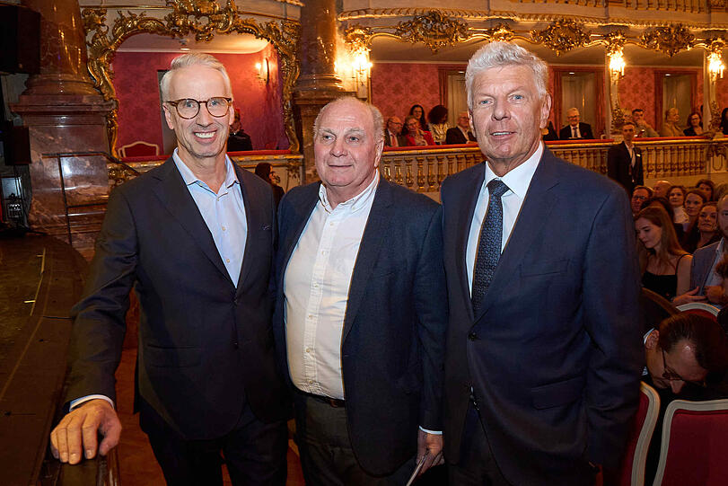 Bernd Döpke (BMW München), Uli Hoeneß und OB Dieter Reiter.