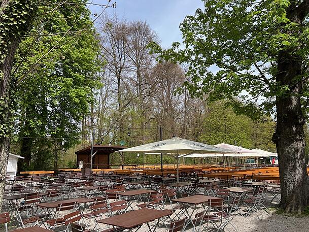Der Biergargen Hirschau im Englischen Garten. Der Biergargen Hirschau im Englischen Garten.