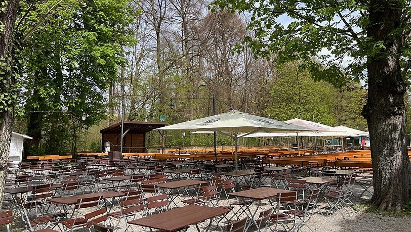Der Biergargen Hirschau im Englischen Garten.