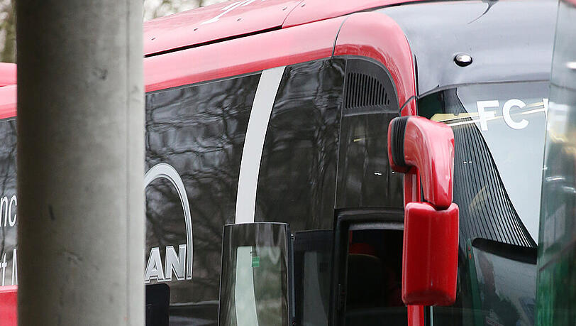 Mannschaftsbus des FC Bayern München (Archivbild) Mannschaftsbus des FC Bayern München (Archivbild)