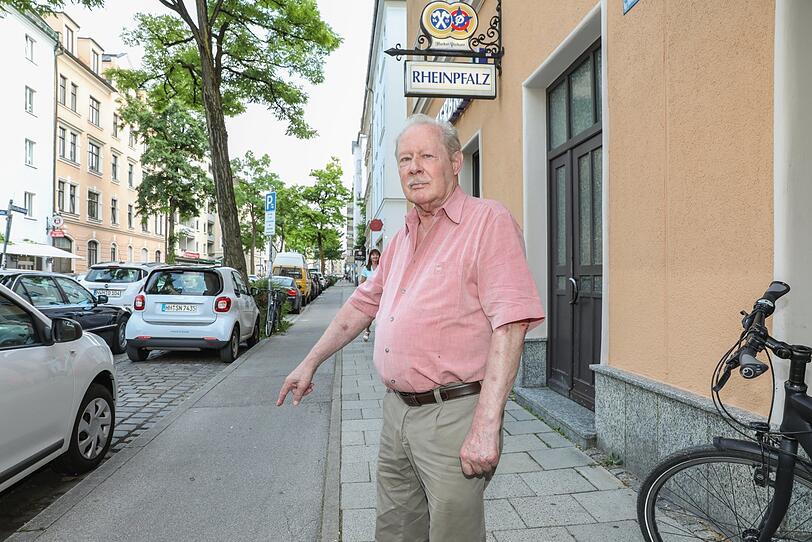Wegen dieses Radwegs gibt es keinen Freischank für die Kneipe. Wegen dieses Radwegs gibt es keinen Freischank für die Kneipe.