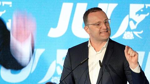 Gesundheitsminister Jens Spahn (CDU) erwägt, allen Bürgern eine Corona-Auffrischimpfung anzubieten.