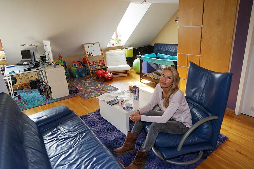 Vier Zimmer in eins gequetscht: Auf 30 Quadratmetern leben Monika Schaftari und ihre drei Kinder seit einem halben Jahr. Mit dem Wohnungsangebot über Sowon schien sie endlich kurz vor dem Ziel &ndash; dann zerschlug sich die Hoffnung, wahrscheinlich wegen eines Formfehlers.