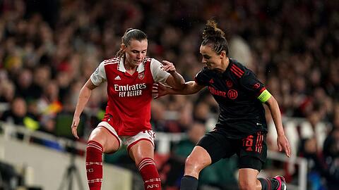 Die Bayern um Lina Magull (r) mussten sich Arsenal geschlagen geben.