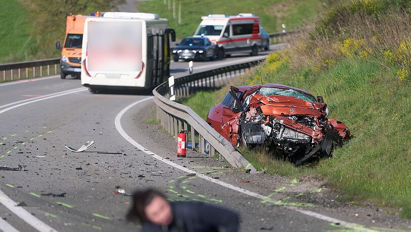 Bei dem Unfall starb eine Frau, weitere Menschen wurden leicht verletzt. Bei dem Unfall starb eine Frau, weitere Menschen wurden leicht verletzt.