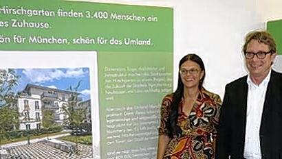 Ausstellungseröffnung mit Stadtbaurätin Elisabeth Merk und aurelis-Geschäftsführer Stefan Wiegand. Ausstellungseröffnung mit Stadtbaurätin Elisabeth Merk und aurelis-Geschäftsführer Stefan Wiegand.