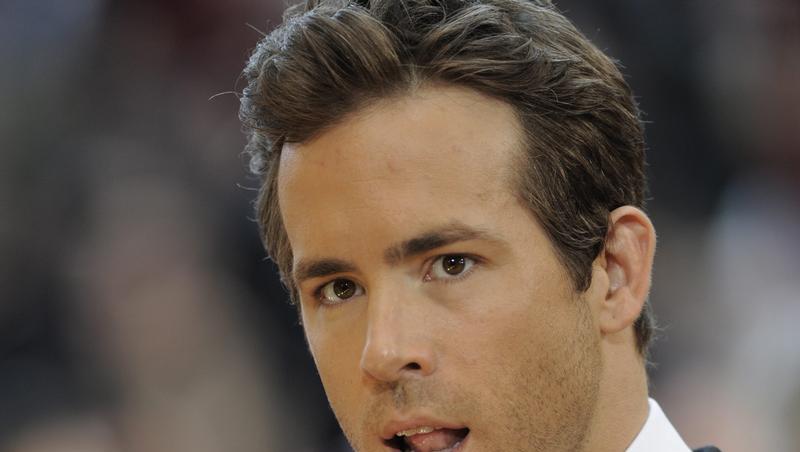 "Sexiest Man Alive": Ryan Reynolds "Sexiest Man Alive": Ryan Reynolds