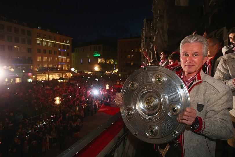 Meister 2013: Heynckes mit der Schale