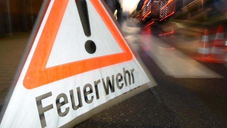 Ein Feuerwehr-Warnschild. Foto: Patrick Seeger/Archiv Ein Feuerwehr-Warnschild. Foto: Patrick Seeger/Archiv