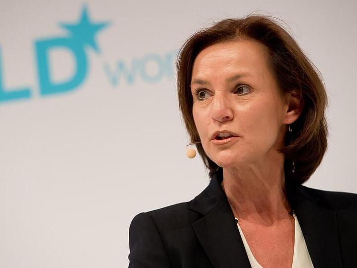 Hildegard Wortmann spricht während einer Konferenz. Foto: Sven Hoppe/Archiv