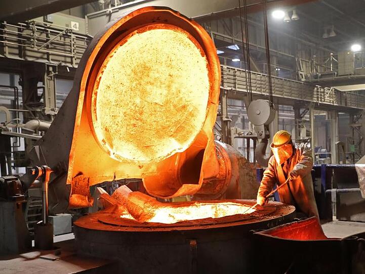 Arbeit in einer Gießerei: Besonders hoch fallen die Tarifzuwächse in diesem Jahr laut WSI in den großen Tarifbranchen wie in der Metallindustrie aus.