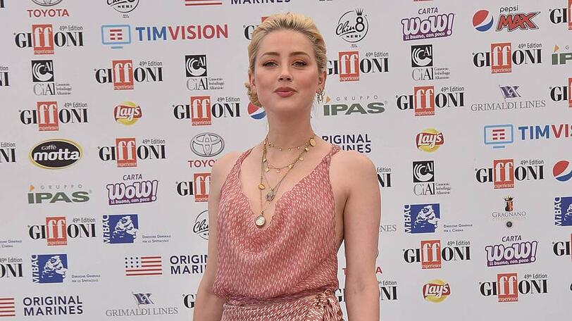 Amber Heard setzte bei ihrem Auftritt auf die Trendfarbe Rosa