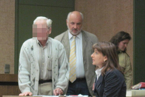 Der Angeklagte: Antonio F. (62) mit seiner Anwältin vor dem Münchner Landgericht.