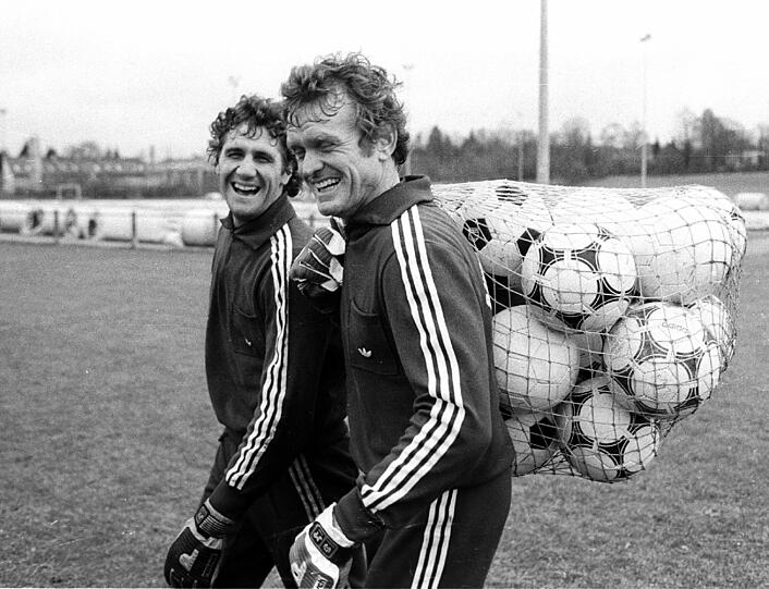 &bdquo;Ich gelte ja als Erfinder des Torwarttrainers &ndash; dabei war der Pfaff an allem schuld. Als Jean-Marie 1982 zu uns kam, hat er mich gefragt, ob ich ihn mal trainieren könne, ich sei doch sein Vorbild und ein alter Fuchs. Ich hab' noch den Uli um Erlaubnis gefragt. Er sagte: Freilich. Und dann hat mich der Jean-Marie immer angerufen und gefragt: Sepp, kommst du morgen? Der Aumann war auch dabei, dann haben wir trainiert. Sporadisch nur, ein, zwei Mal die Woche. Verlangt hab' ich nichts dafür, habe nur das Benzingeld abgerechnet. Ab 1994, als Oliver Kahn vom KSC kam, habe ich das dann richtig professionell gemacht &ndash; mit Vertrag für zunächst 12000 Mark monatlich.&ldquo;