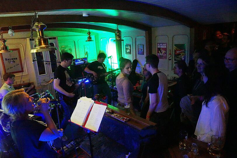 Die Band Unverblümt spielte am Samstag in einer Cocktailbar in Schwabing.