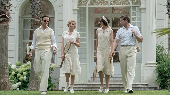 Bertie Pelham (Harry Hadden-Paton, links), Lady Edith (Laura Carmichael), Lucy Smith (Tuppence Middleton) und Tom Branson (Allen Leech) auf dem Weg zum gemischten Doppel.