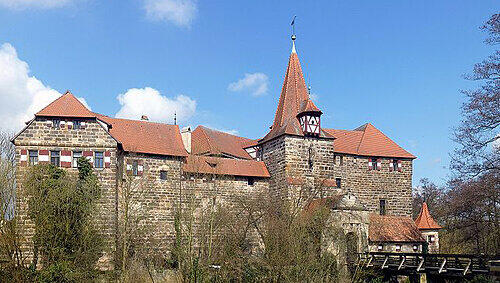 Dieses Idyll will die Stadt Lauf unbedingt behalten: Das Wenzelschloss liegt in schönster Insellage mitten in der Pegnitz. Dieses Idyll will die Stadt Lauf unbedingt behalten: Das Wenzelschloss liegt in schönster Insellage mitten in der Pegnitz.
