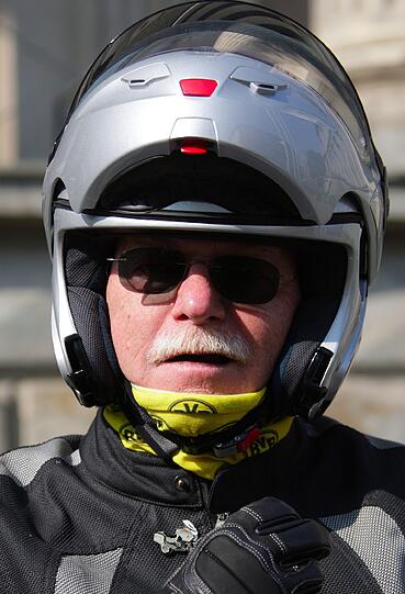 Motorradfahren war seine Leidenschaft. 2008 nahm Peter Struck bei der 9. Internationalen Freundschaftsfahrt von Politikern statt. Los ging es vor dem niedersächsischen Landtag in Hannover.