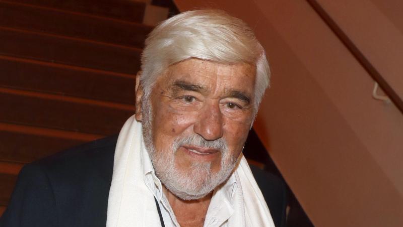 Mario Adorf blickt nach vorn. Mario Adorf blickt nach vorn.