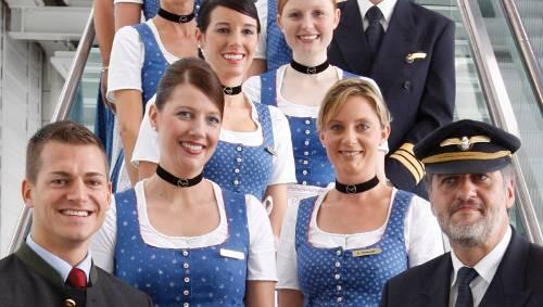 Lufthansa-Crew in Tracht. Lufthansa-Crew in Tracht.