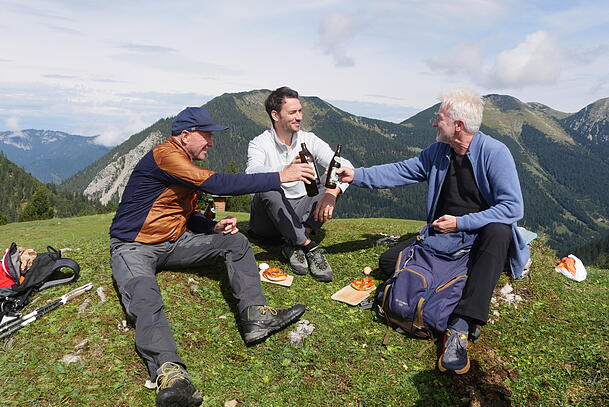 Männerrunde beim "Gipfeltreffen": Christian und Felix Neureuther werden im Gespräch mit Werner Schmidbauer emotional. Männerrunde beim "Gipfeltreffen": Christian und Felix Neureuther werden im Gespräch mit Werner Schmidbauer emotional.