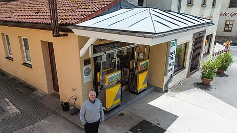Bei Herbert Brendels Tankstelle wird der Spritpreis nur alle zwei Wochen angepasst.
