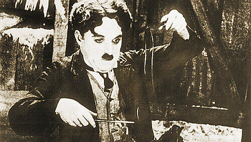 Kalorienarm: Charlie Chaplin verzichtet im Film &bdquo;Goldrausch&ldquo; (1925) auf Fleisch und versucht sich an einem Menü aus Sohle und Schnürsenkel &ndash; allerdings notgedrungen.