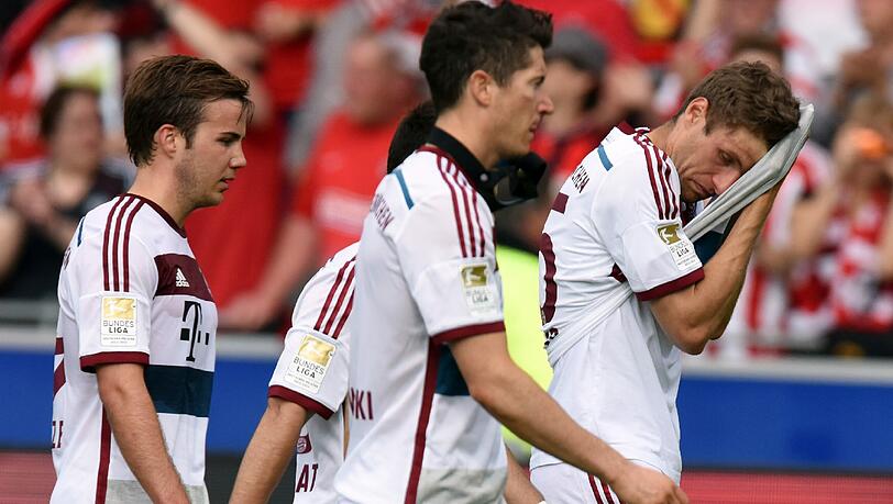 Will nicht mehr hinschauen: Thomas Müller (r.) in Freiburg. Will nicht mehr hinschauen: Thomas Müller (r.) in Freiburg.