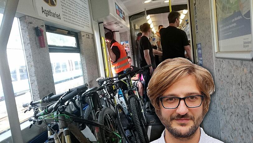 Blick in die BOB nach München: Der Platz für Radl sei bereits belegt, teilt ein Mitarbeiter mit. Weitere Radler: Draußen bleiben! Blick in die BOB nach München: Der Platz für Radl sei bereits belegt, teilt ein Mitarbeiter mit. Weitere Radler: Draußen bleiben!