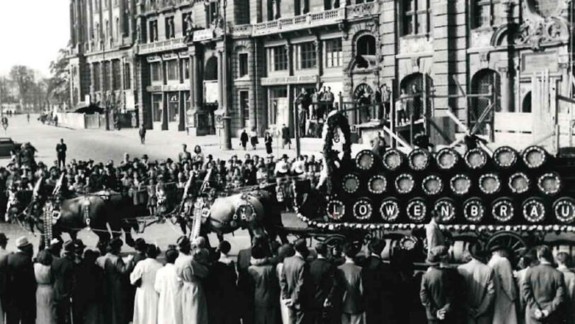 AZ-Leserin Liane Gläsner schreibt: &bdquo;Zu Ihrer Erfolgs-Serie sende ich Ihnen Fotos vom Festumzug zur 800-Jahr-Feier der Stadt, die ich als Teenie 1958 miterleben durfte.&ldquo;
