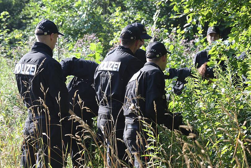 Rund 150 Einsatzkräfte durchsuchten am Freitagvormittag den Truderinger Wald bei Waldperlach.