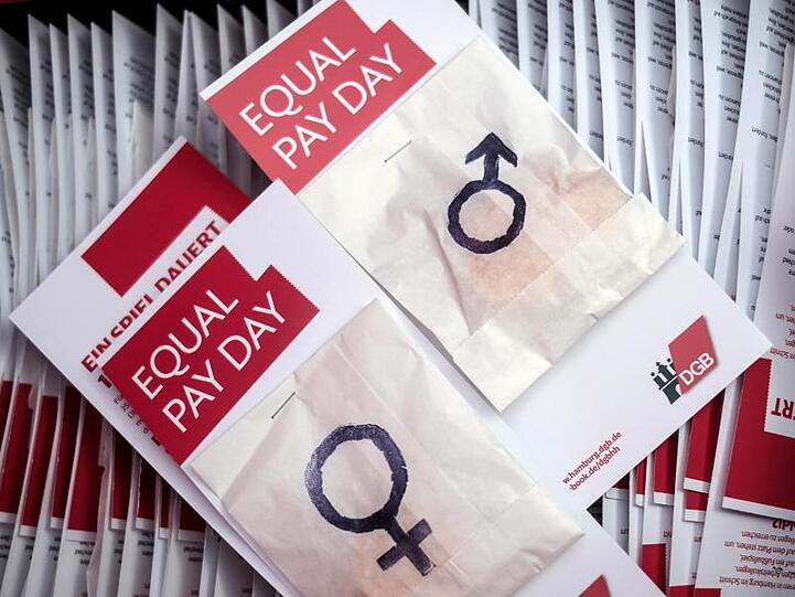 Im Verkauf, Vertrieb und in Banken verdienen Frauen bei gleicher Leistung und Berufserfahrung weiterhin deutlich weniger als ihre männlichen Kollegen.