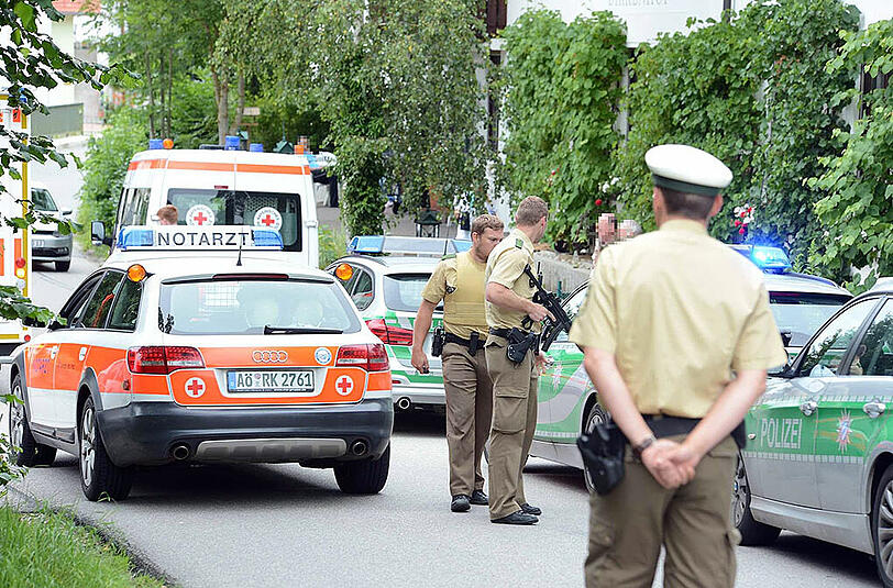 Sehen Sie in unserer Fotostrecke die Bilder vom Polizeieinsatz im Seniorenheim.
