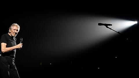 Roger Waters, Sänger, Komponist und Mitbegründer der Rockgruppe Pink Floyd, gibt ein Konzert.