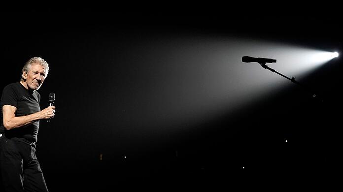 Roger Waters, Sänger, Komponist und Mitbegründer der Rockgruppe Pink Floyd, gibt ein Konzert.