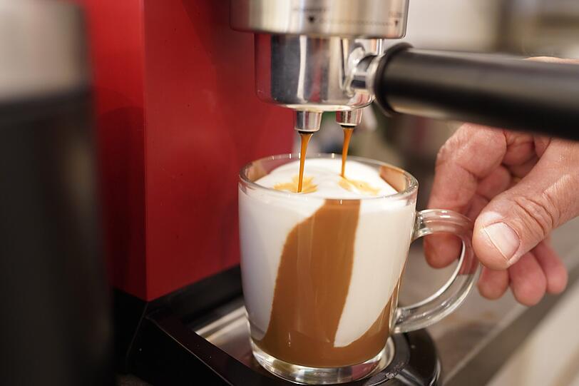 Das Jubiläums-Heißgetränk mit viel Schokolade und einem Espresso-Shot.