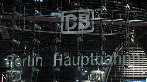 Bei der Deutschen Bahn beginnt in dieser Woche die entscheidende Tarifrunde mit der Lokf&uuml;hrergewerkschaft GDL. (Archivbild)