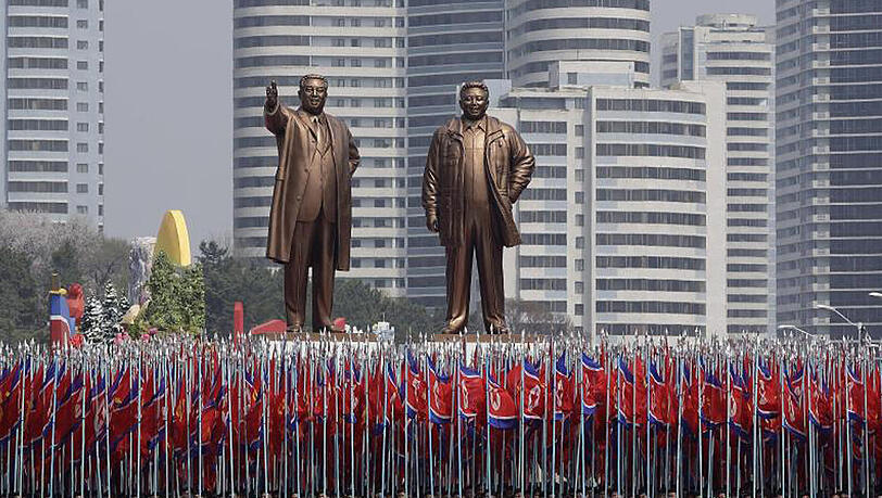 Militärparade in Pjöngjang zu Ehren des 105. Geburtstags von Staatsgründer Kim Il Sung. Militärparade in Pjöngjang zu Ehren des 105. Geburtstags von Staatsgründer Kim Il Sung.