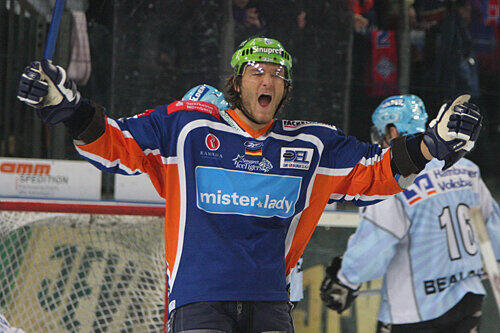 Will am Dienstag auch gegen die Eisbären jubeln: Tiger-Torjäger Ahren Spylo, der am Sonntag gegen Hamburg zur 1:0-Führung traf.