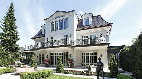 Das aktuell teuerste Angebot der Makler Duken & von Wangenheim: Eine Villa im Herzogpark für 15,85 Millionen Euro.