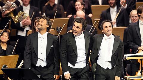 Die drei Musketiere der Oper samt ihrer Mannschaft: Jonas Kaufmann, Ludovic Tézier, Marco Armiliato und das Bayerische Staatsorchester im Nationaltheater.