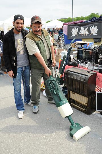 Bayerns größter Flohmarkt. Am Samstag waren wieder über 20000 Schnäppchenjäger da! Wir zeigen die besten und kuriosesten Bilder!