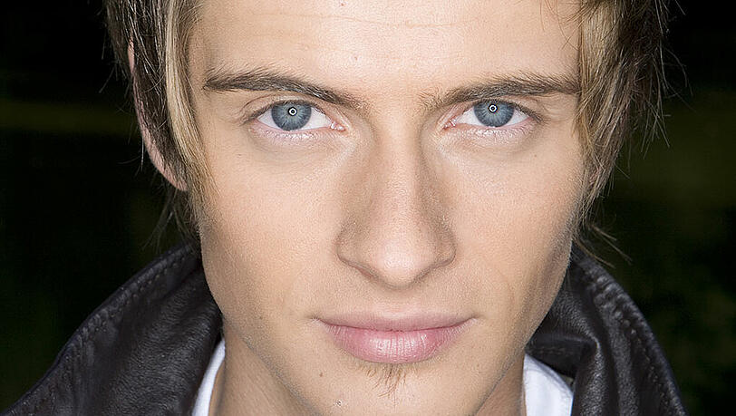 GZSZ-Star Jörn Schlönvoigt soll ins RTL-Dschungelcamp 2015 ziehen. GZSZ-Star Jörn Schlönvoigt soll ins RTL-Dschungelcamp 2015 ziehen.