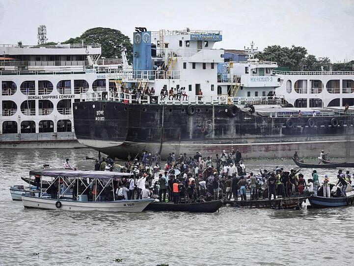 Suche nach Überlebenden im Fluss Buriganga.